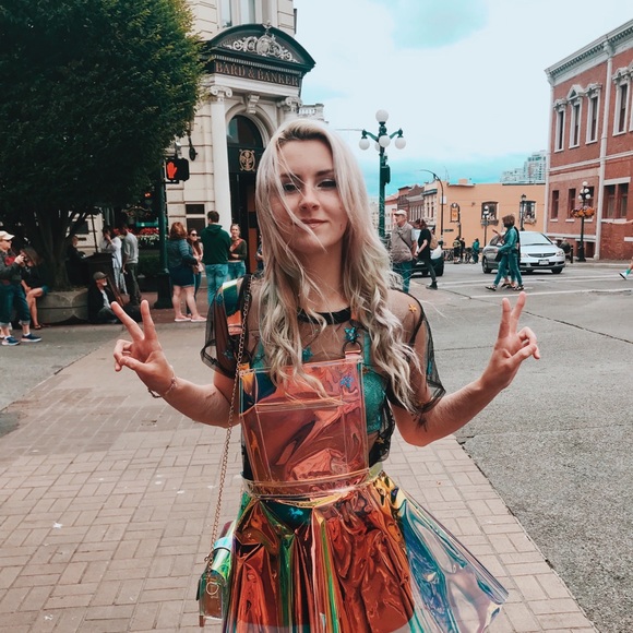 Meet your Posher, Jodie - Picture 1 of 1